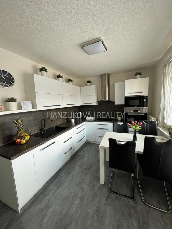 Pronájem zrekonstruovaného zařízeného bytu 3+1, Lipenská ulice