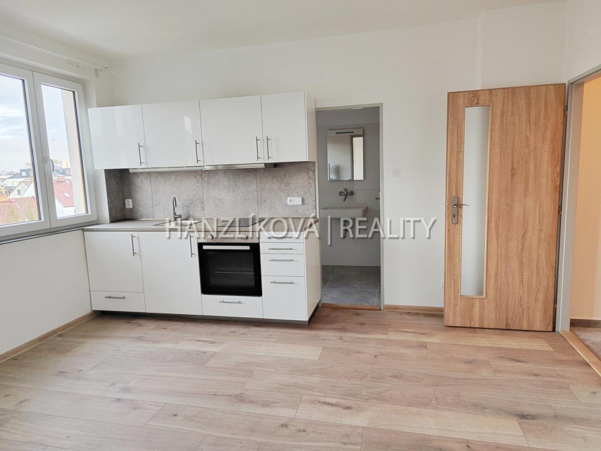 Kuchyně, pronájem bytu 2+kk, F. Šrámka, České Budějovice