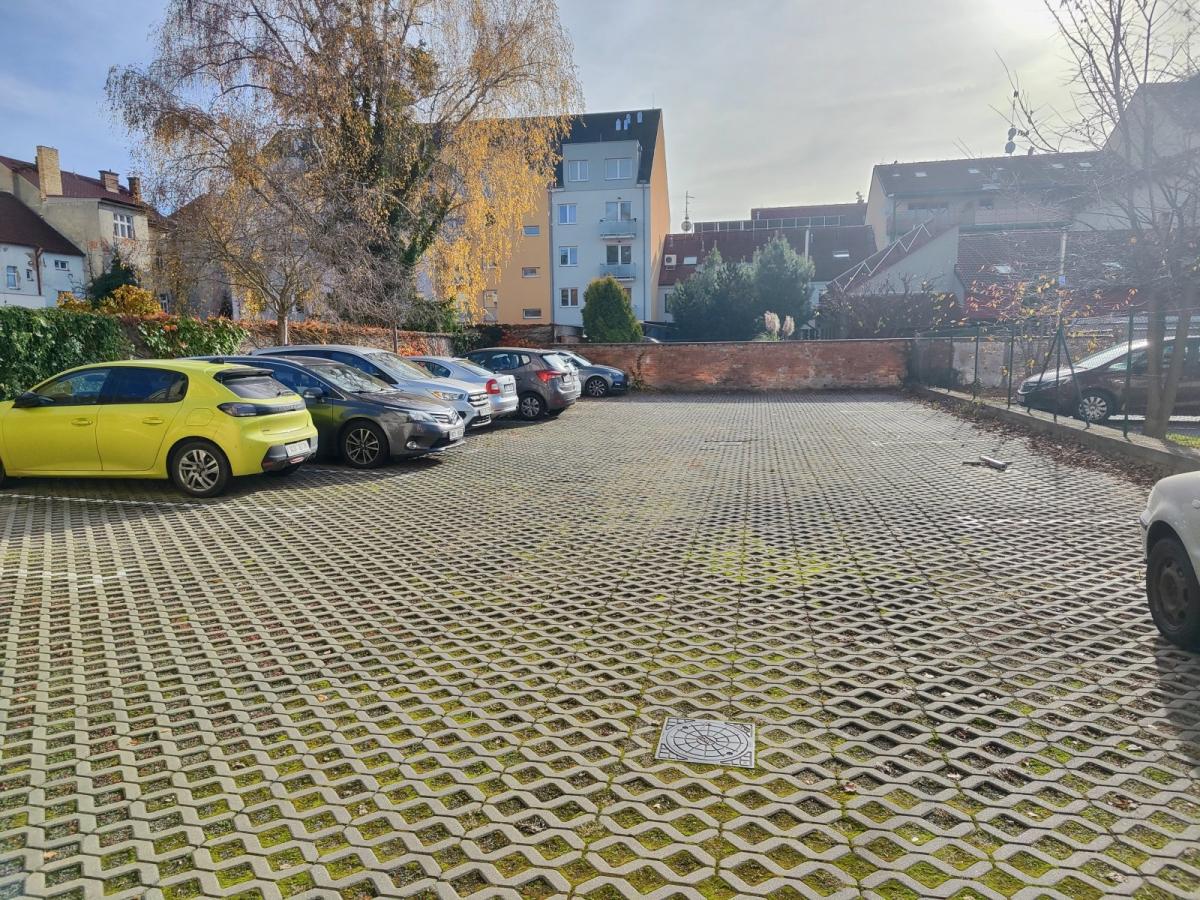 Pronájem parkovacího stání, B. Smetany, České Budějovice