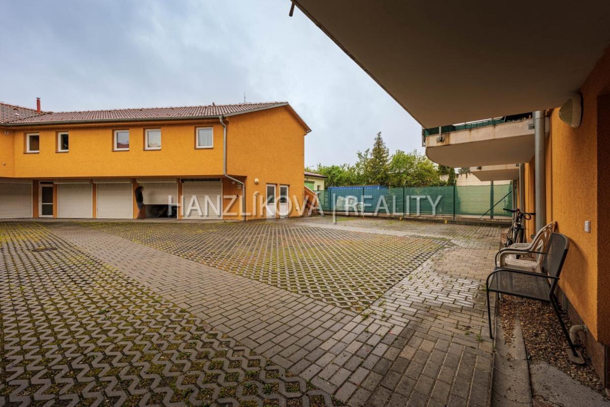 Pronájem parkovacího stání, J. Š. Baara, České Budějovice