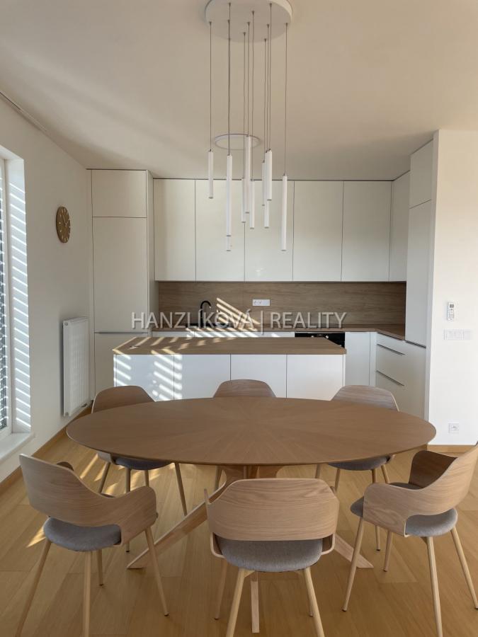 Pronájem nadstandardního bytu 4+kk 103 m2 s terasou  55m2 , byt C.P.1- terasy Branišovská, ČB