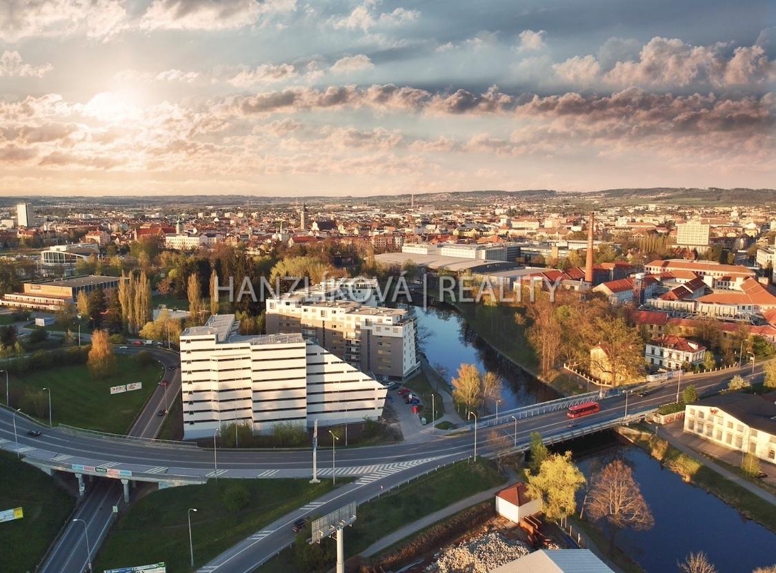 Pronájem bytu 2+kk ve 2.NP s terasou 22m2, rezidence DLOUHÁ LOUKA 1.etapa