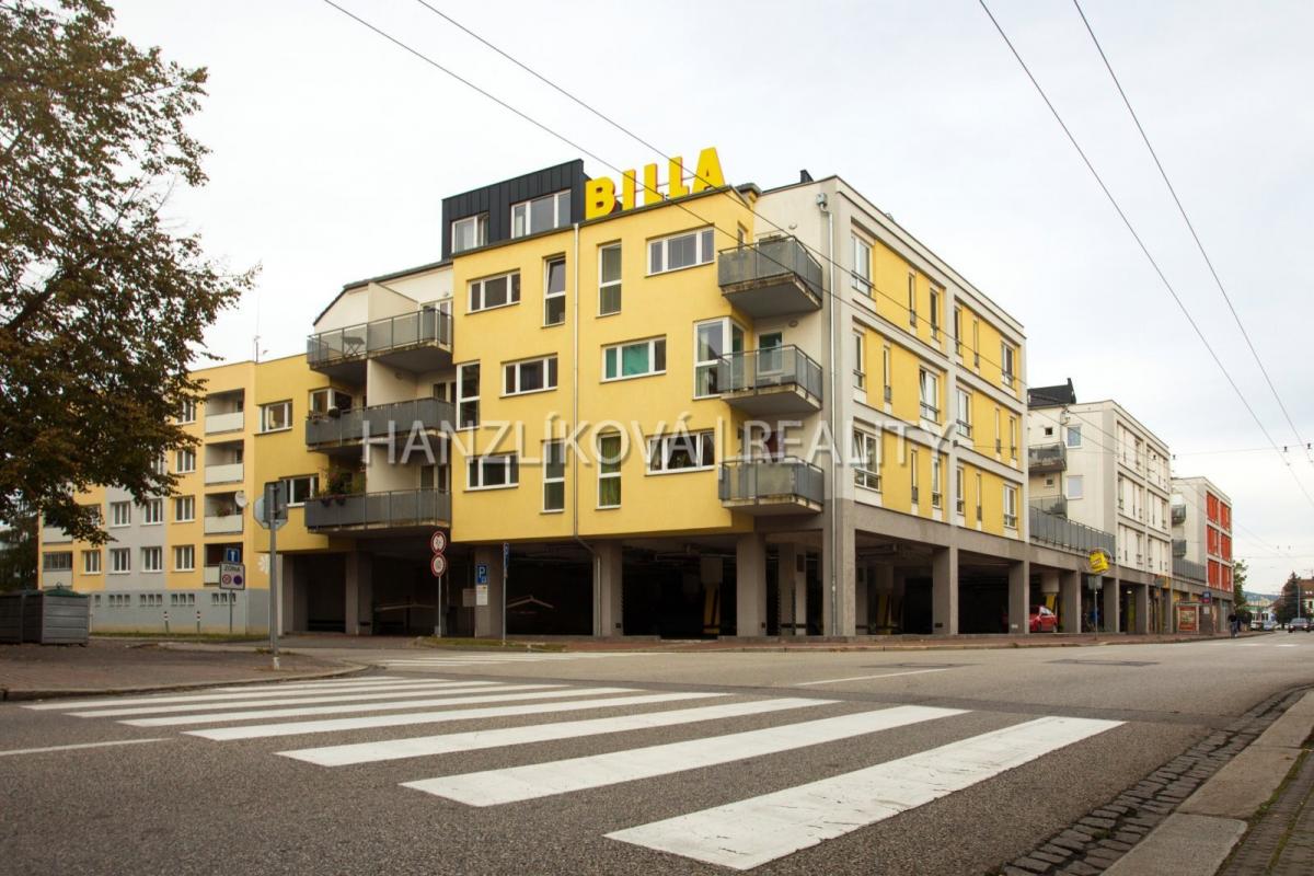 Pronájem krytého garážového stání, Pekárenská, České Budějovice