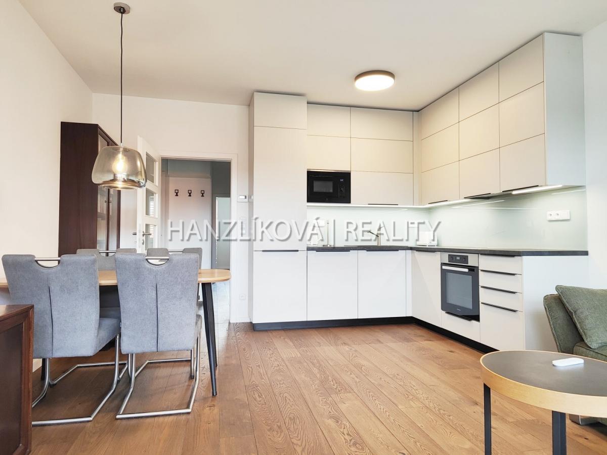 Obývací pokoj s kuchyní, pronájem bytu 2+kk, Ledenická, České Budějovice
