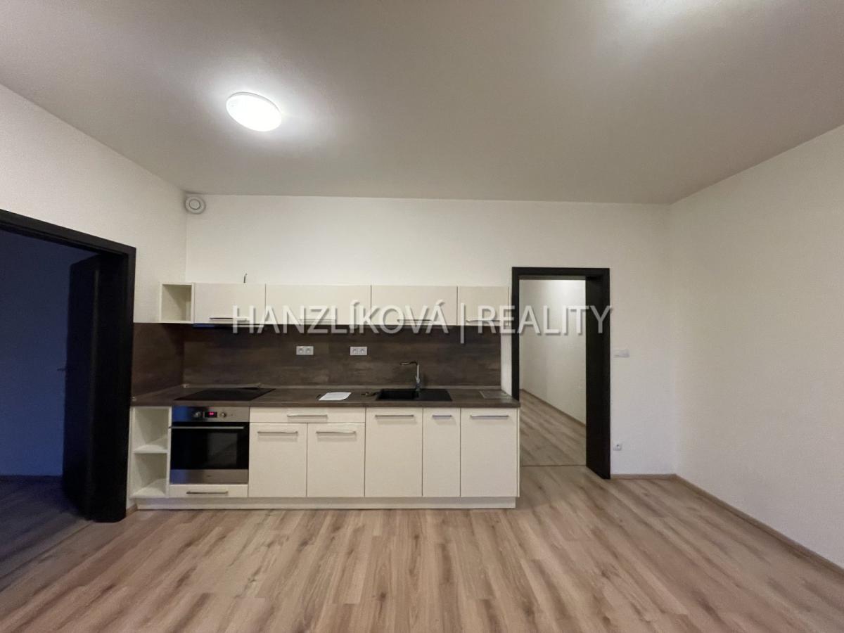 Pronájem bytu 2+kk s terasou, byt E.2.05, rezidence DLOUHÁ LOUKA