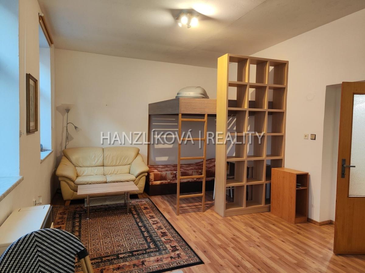 Obývací pokoj, pronájem bytu 1+kk, B. Smetany, České Budějovice