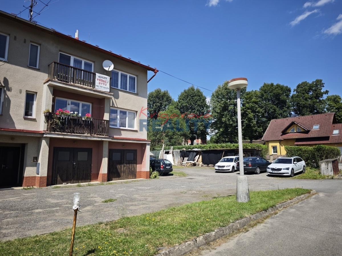 dům a okolí