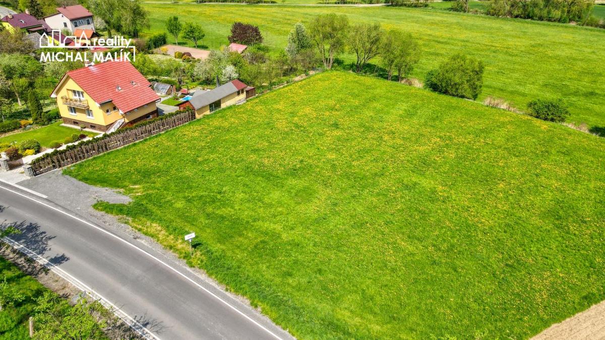 Prodej stavebního pozemku 2585 m2,  Ústí u Hranic