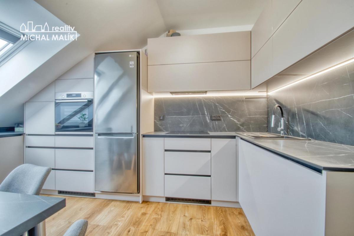 Prodej bytu 4+1, 86 m and sup2;, 2 balkony, 2 sklepy  ul. Jižní, Hranice