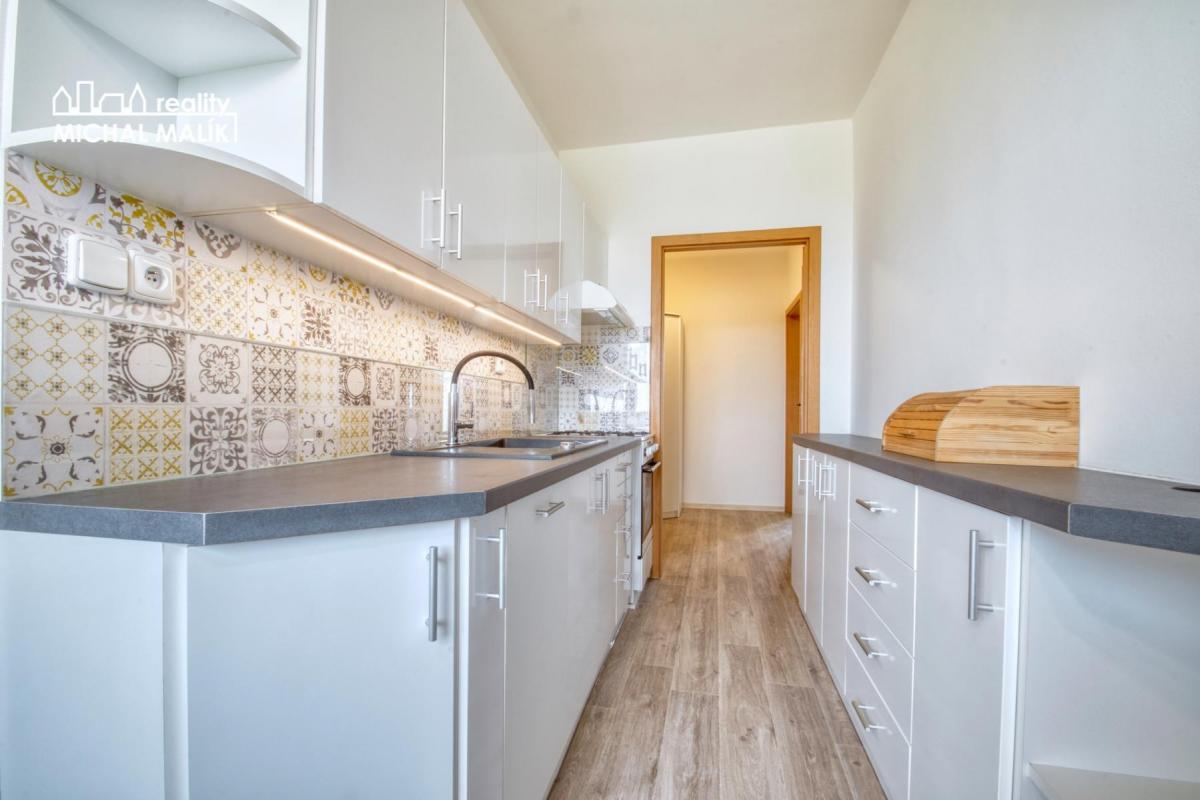 Pronájem prostorného bytu 2+1 s lodžií, 60 m2, Hranice  ul. Nová