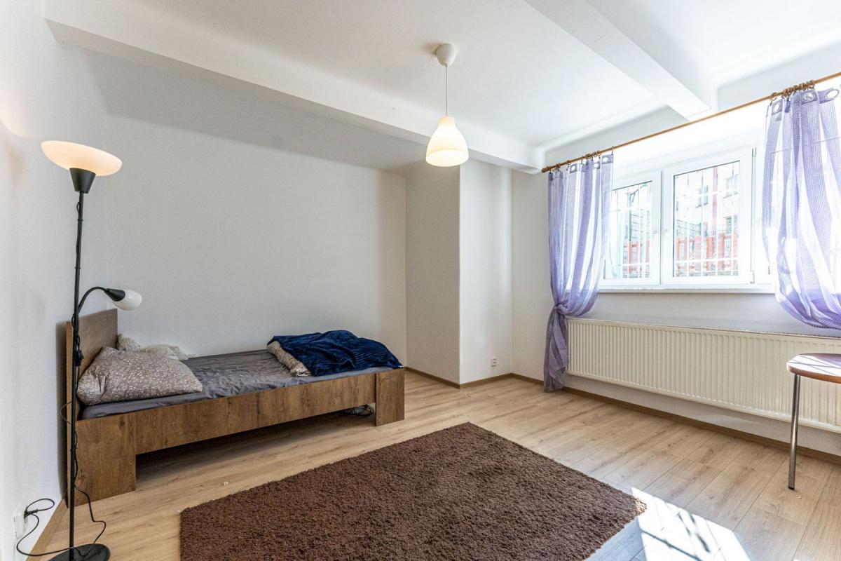 Pěkný světlý nezař. 1+kk/25m2, Praha 8 - metro Kobylisy/Palmovka