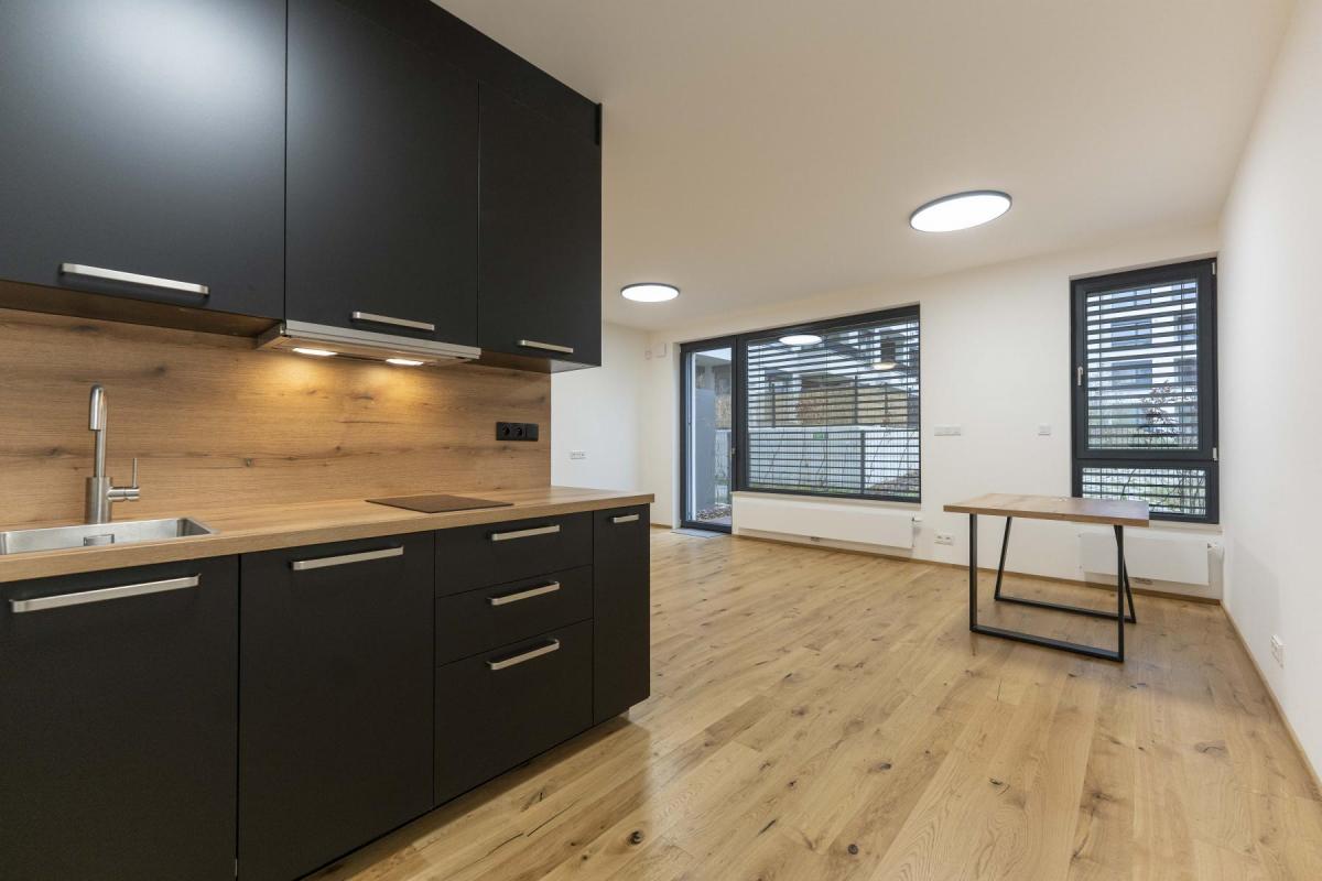 Krásný nový 1+kk/50 m2, předzahrádka, rezidence Nuselský pivovar