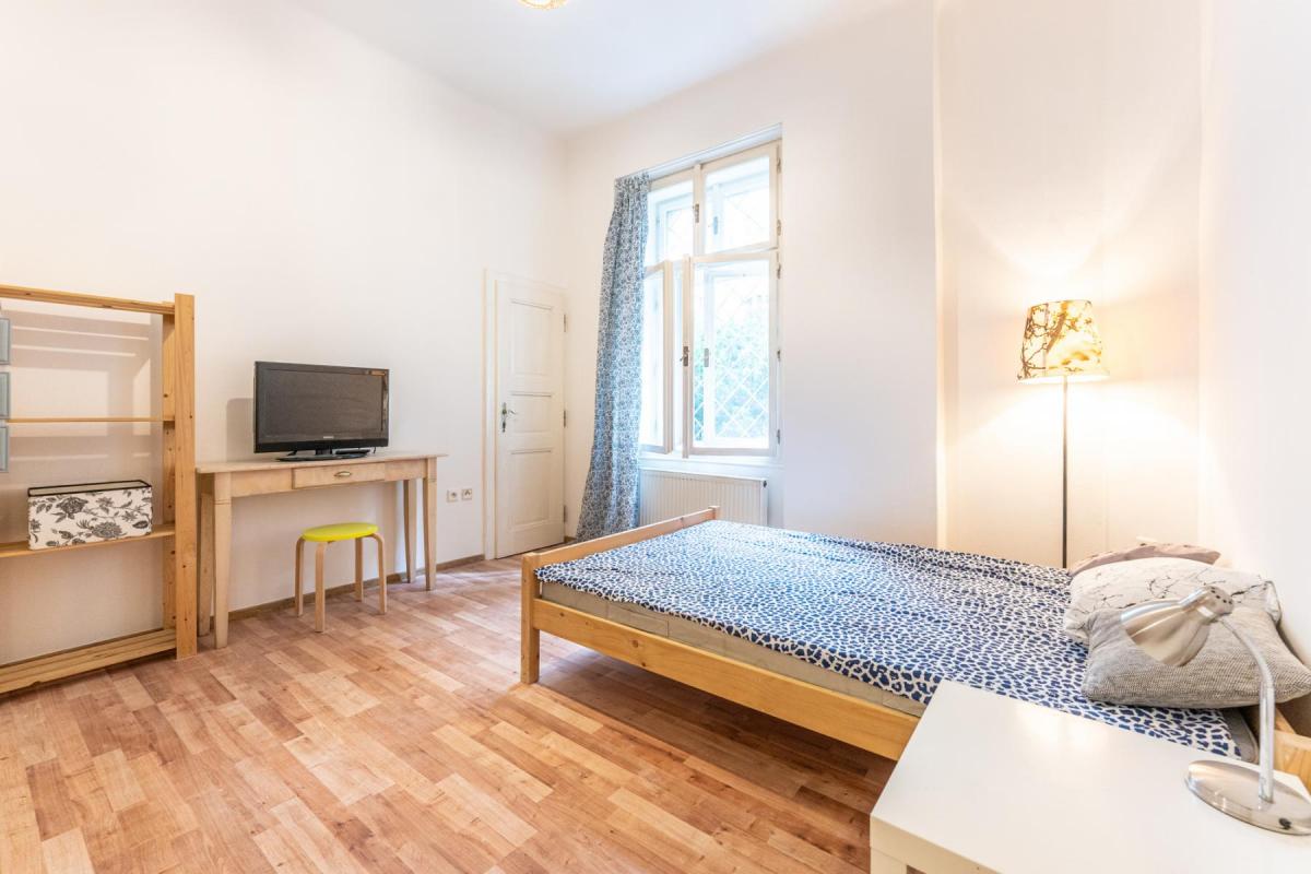 Klidný zařízený 2+kk v secesním domě, 45 m2, Karlín