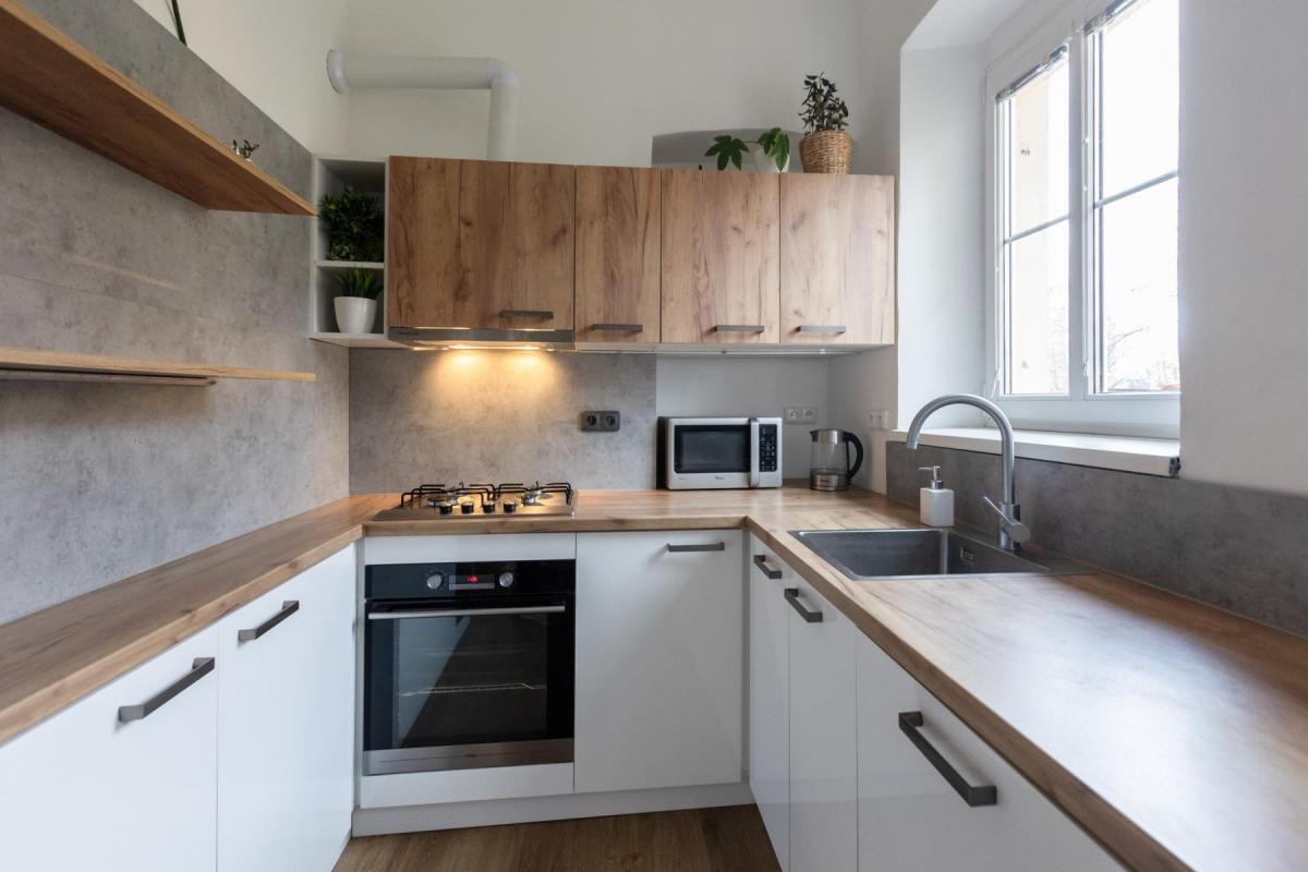 Pronájem vybaveného bytu 2+kk, 49 m 2, Praha 5