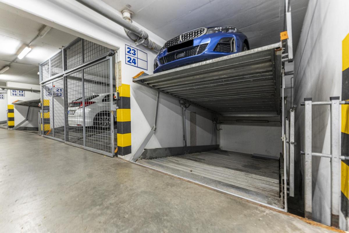 Garážové stání, Neklanova, Praha 2 - Vyšehrad