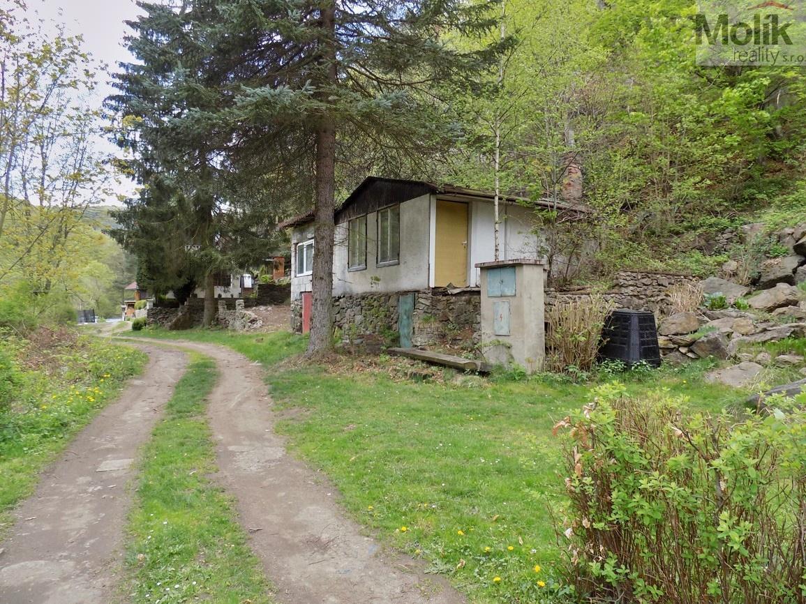 Na prodej chata 74 m2 s pozemkem 227 m2 v Boči u řeky