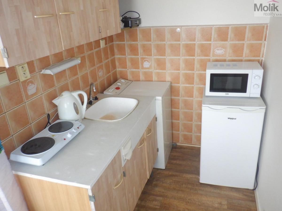 Pronájem bytu o dispozici 1+kk s užitnou plochou 28 m2 v Chomutově, ulice Březenecká 