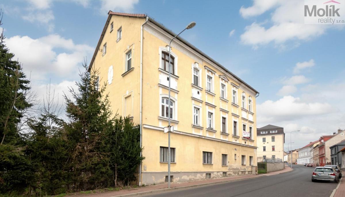 Prodej bytu 2+1, 63 m, ul. Tovární, Dubí  vhodný k rekonstrukci, velká zahrada k využití