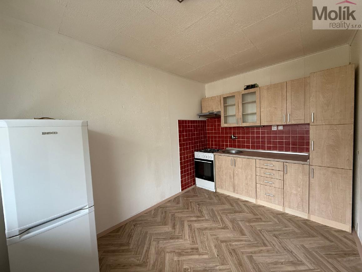 Pronájem bytu 3 + 1 se zasklenou lodžií, ul. Jana Kubelíka, Most 55m2