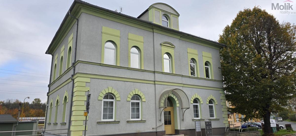 Pronájem části vily, cca 140m2, ul. Náměstí, Bílina