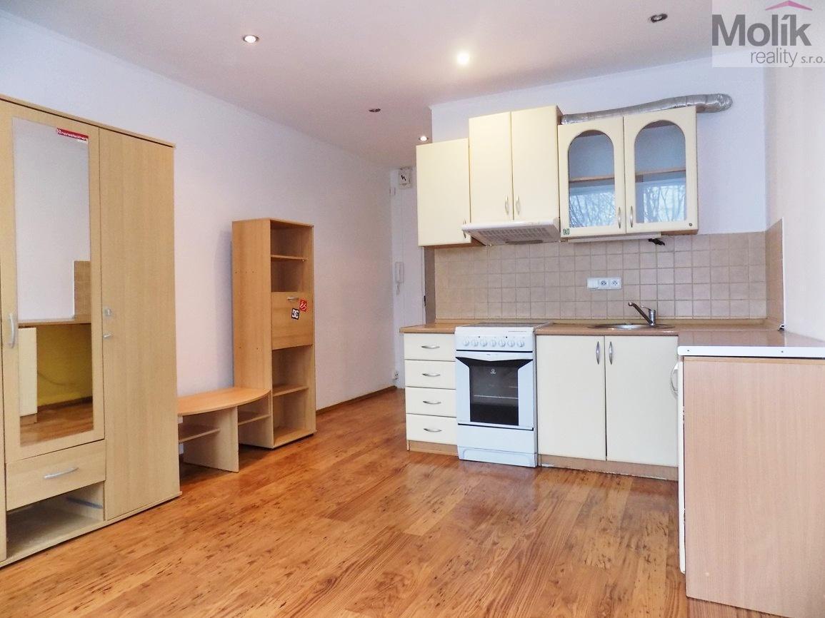 Prodej bytu 1kk se zasklenou lodžií, 21 m2, ulice Hoření, Ústí nad Labem