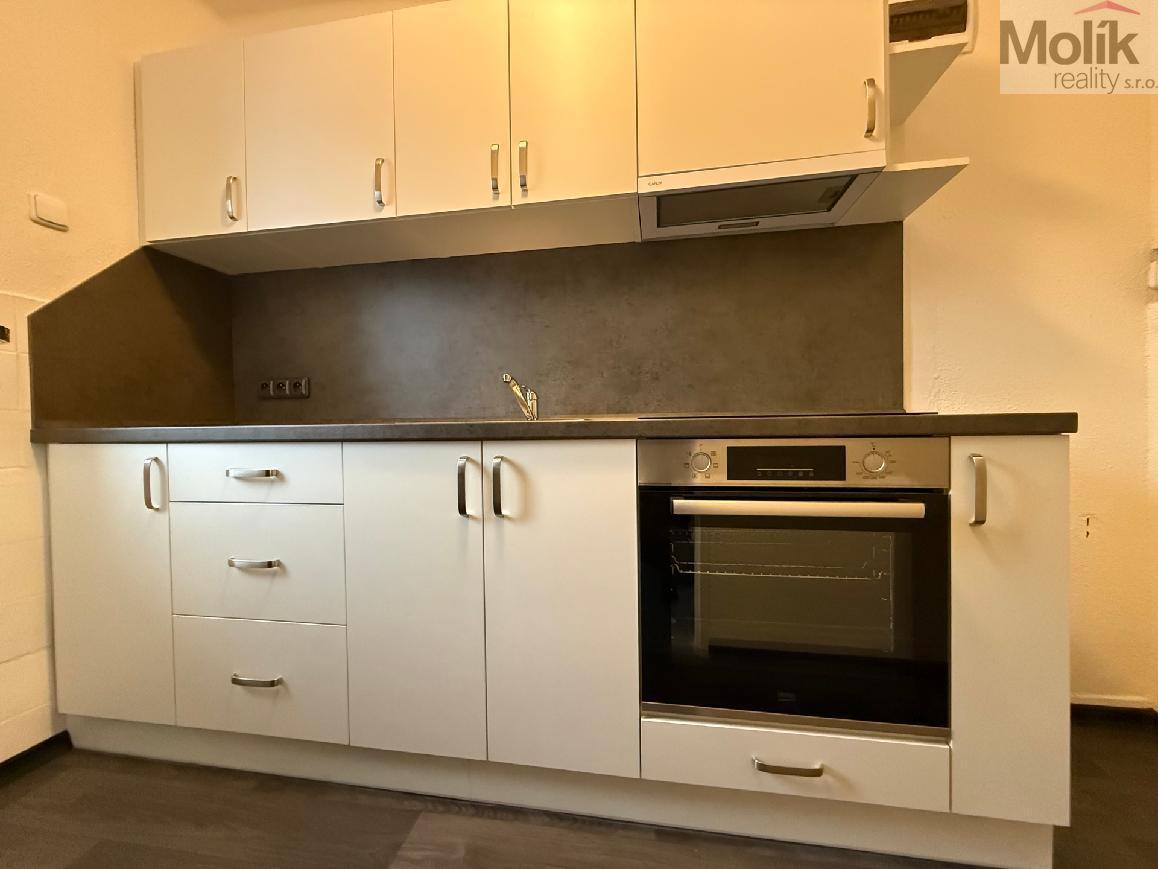 Pronájem bytu 3 + 1 s balkónem, ul. Májová, Meziboří u Litvínova, 61 m2