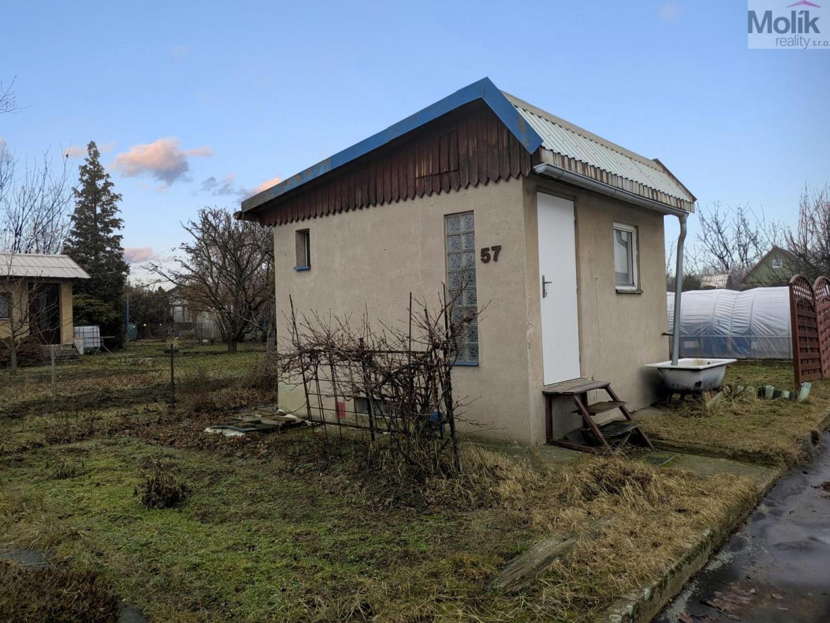 K prodeji chata 16 m2 se zahradou (385 m2)  v obci Chomutov, katastrální území Chomutov I.