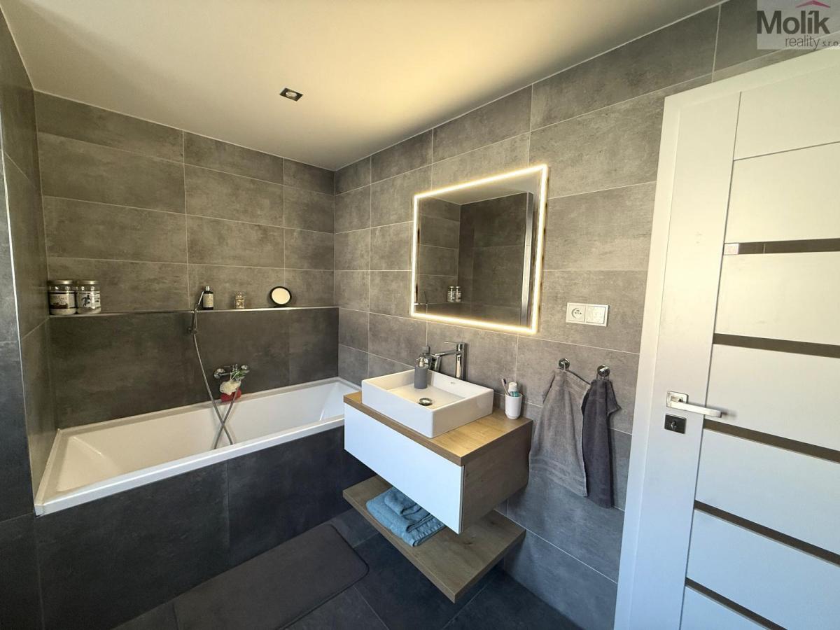 Byt 2+1, ul Okružní, Meziboří