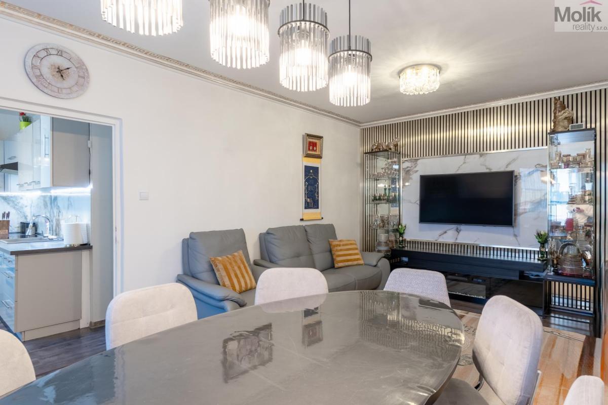 Prostorný byt 3+1, 81 m and sup2;, poslední patro, Most  ul. Česká