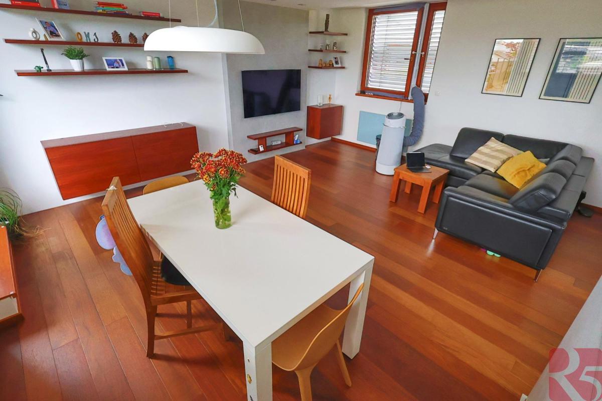 Prodej luxusního bytu 4kk 116m2 + terasa 58m2, P10 Uhříněves, ul. V Bytovkách, GS, sklep, komora