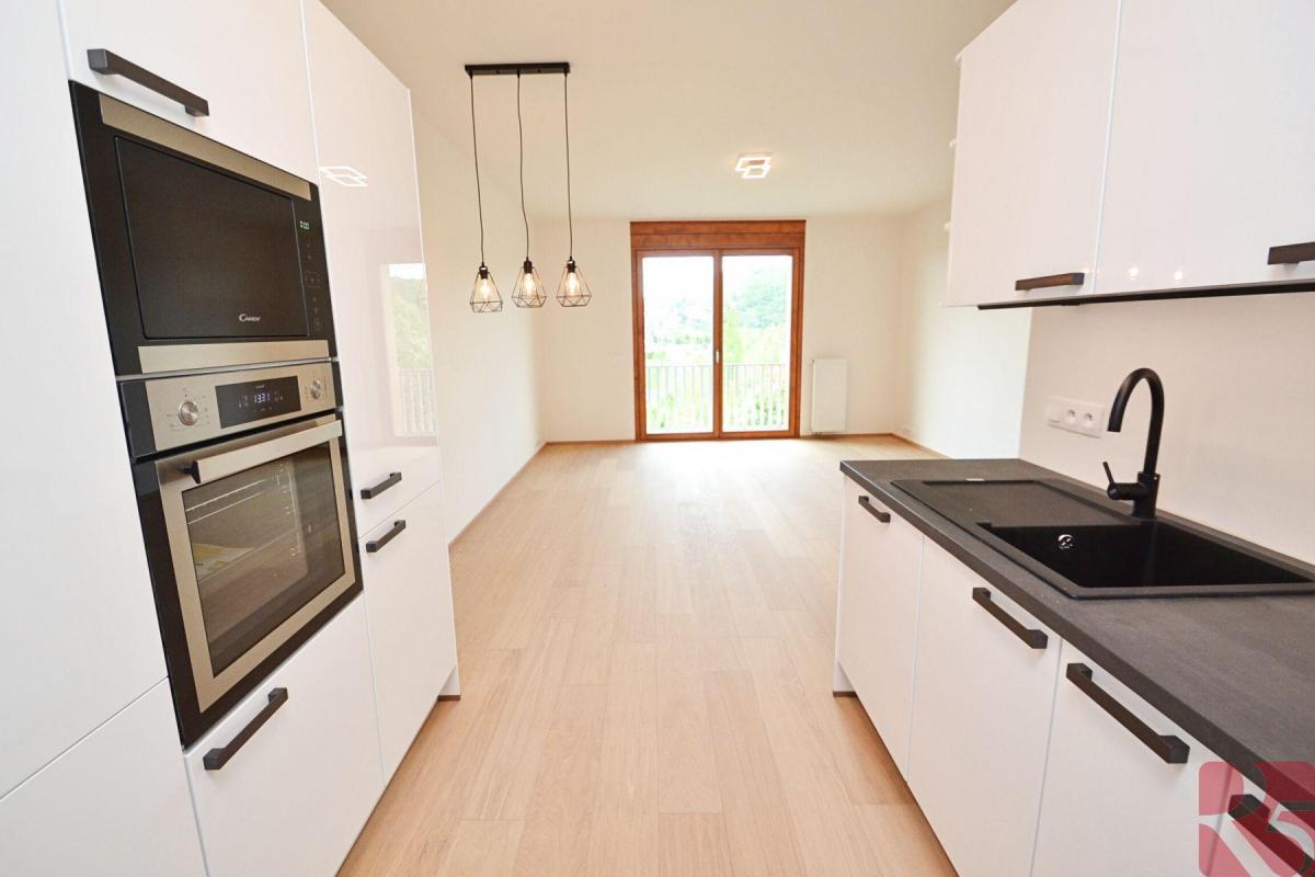 Pronájem 2kk 55m2 P4 Modřany, ul. Vrátnická, novostavba, lodžie, garáž