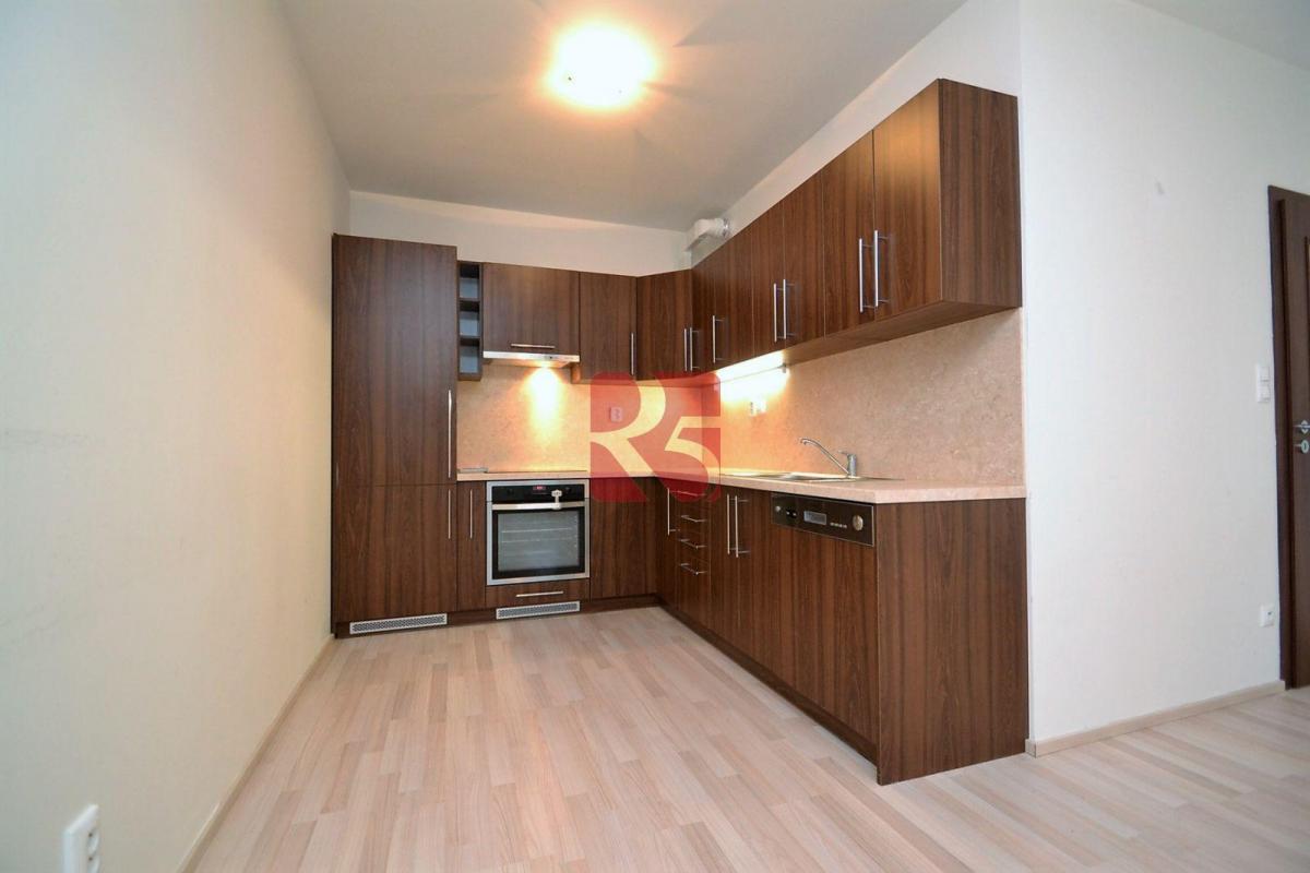 Pronájem novostavby 2kk 52m2, P4 Háje, ul. Jurkovičova, balkon, sklep