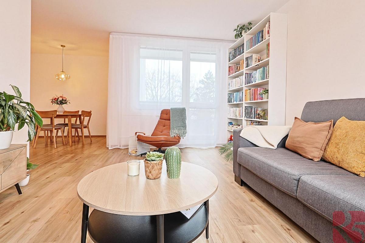 Prodej bytu v OV, 3+1 75m2, P8 Bohnice, ul. Feřtekova, poctivá rekonstrukce, lodžie, sklep