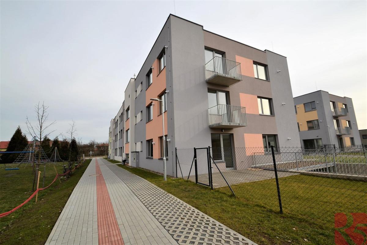 Pronájem garážového stání, P4 Újezd u Průhonic, ul. Formanská, v novostavbě