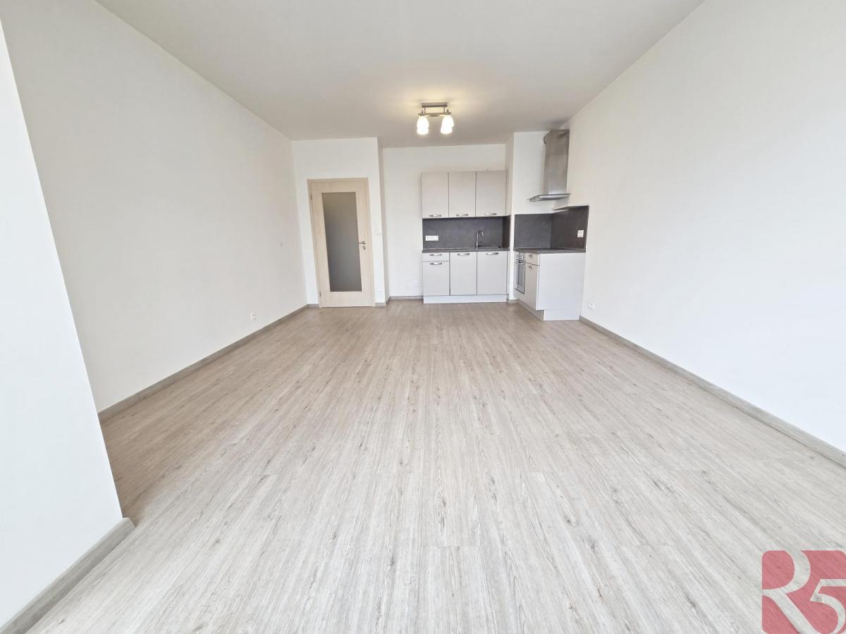 Pronájem 2kk 55m2 P3 Žižkov, ul. V zahrádkách, terasa, sklep, garáž, nezařízen