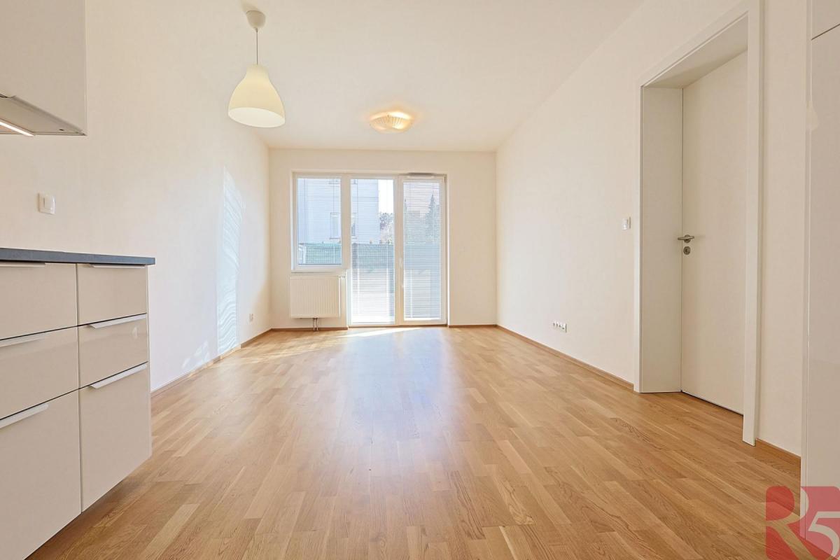 Pronájem novostavby 2kk 53m2, P4 Michle, ul. Hadovitá, balkon 8m2, sklep, garáž