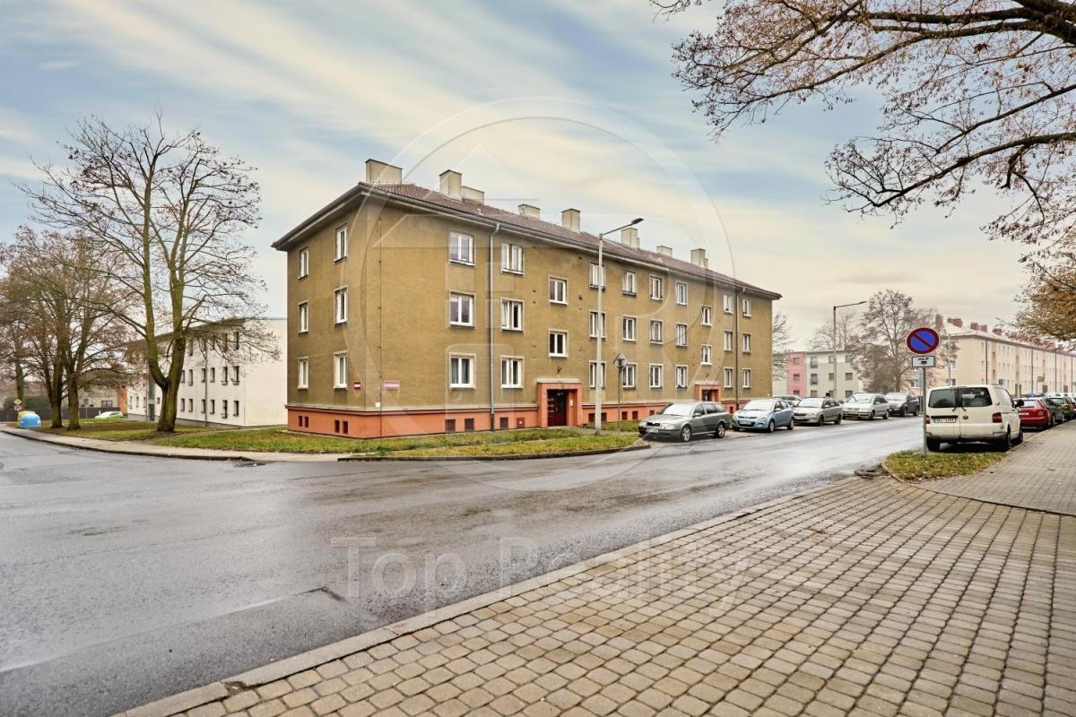 Prodej bytu 2+1 v cihlovém domě, Ostrov nad Ohří