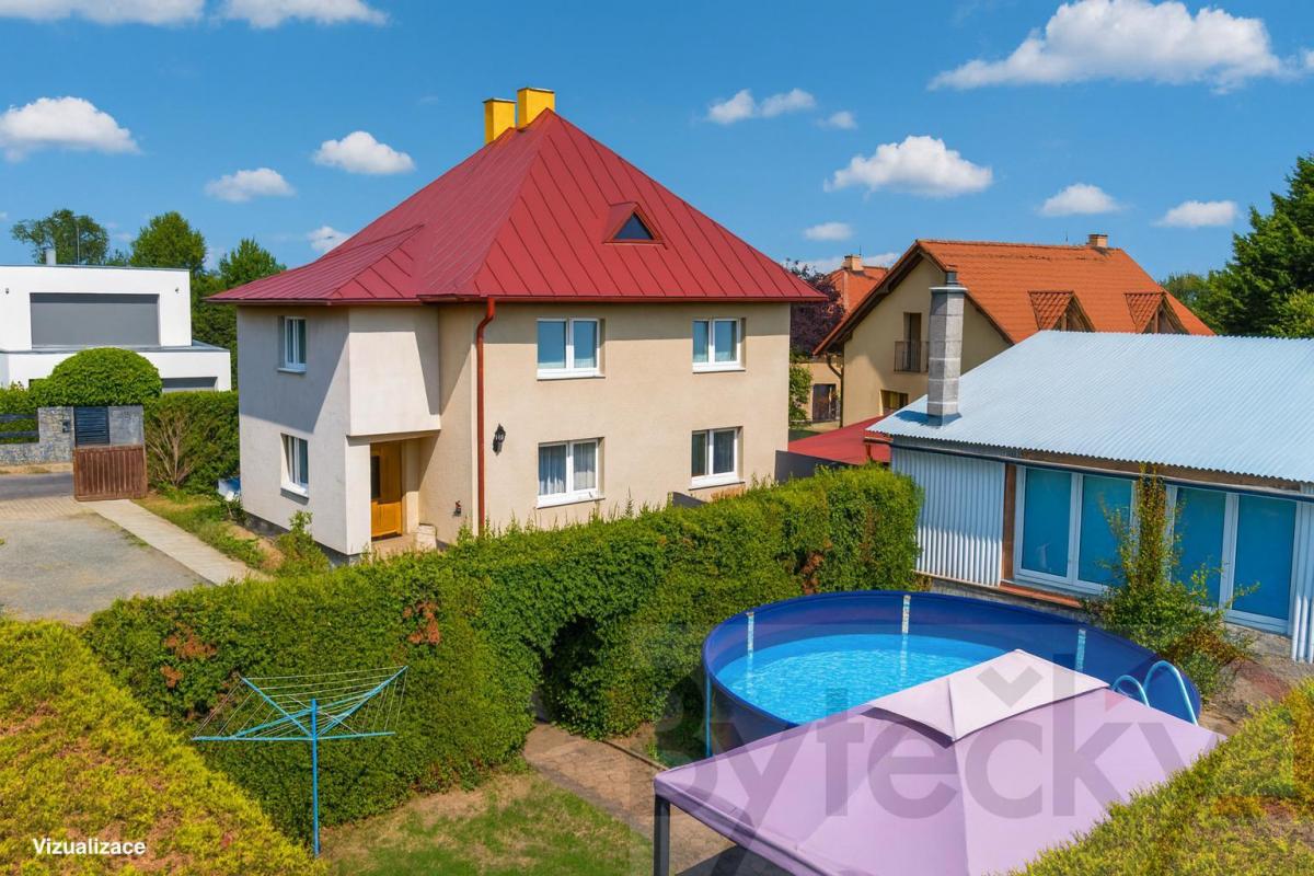 Prodej dvougeneračního rodinného domu s garáží a zahradou 905 m2  Jesenice u Prahy