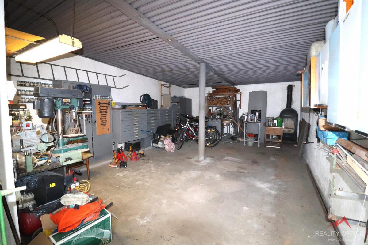 Prodej velké garáže Děčín 32
