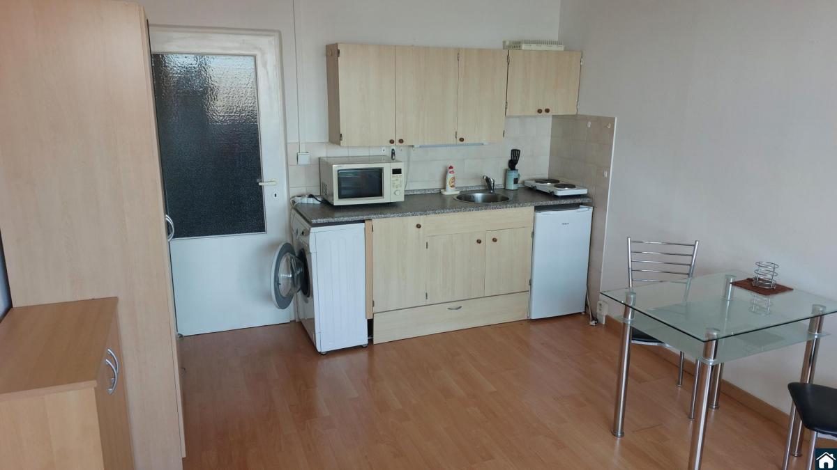 Garsoniéra/L v Praze 8 - Kobylisy, 27m2, zařízená