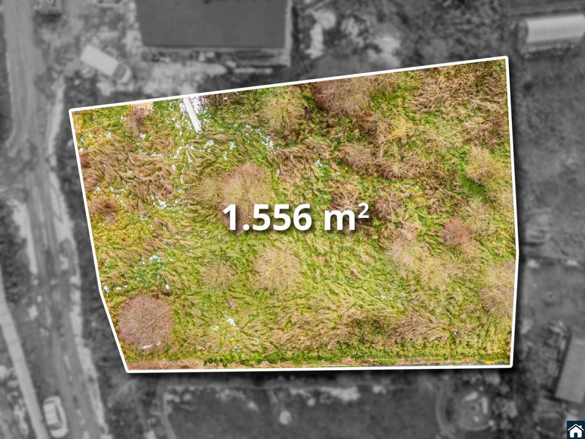 Prodej rovinatého stavebního pozemku v Újezdě nad Zbečnem 