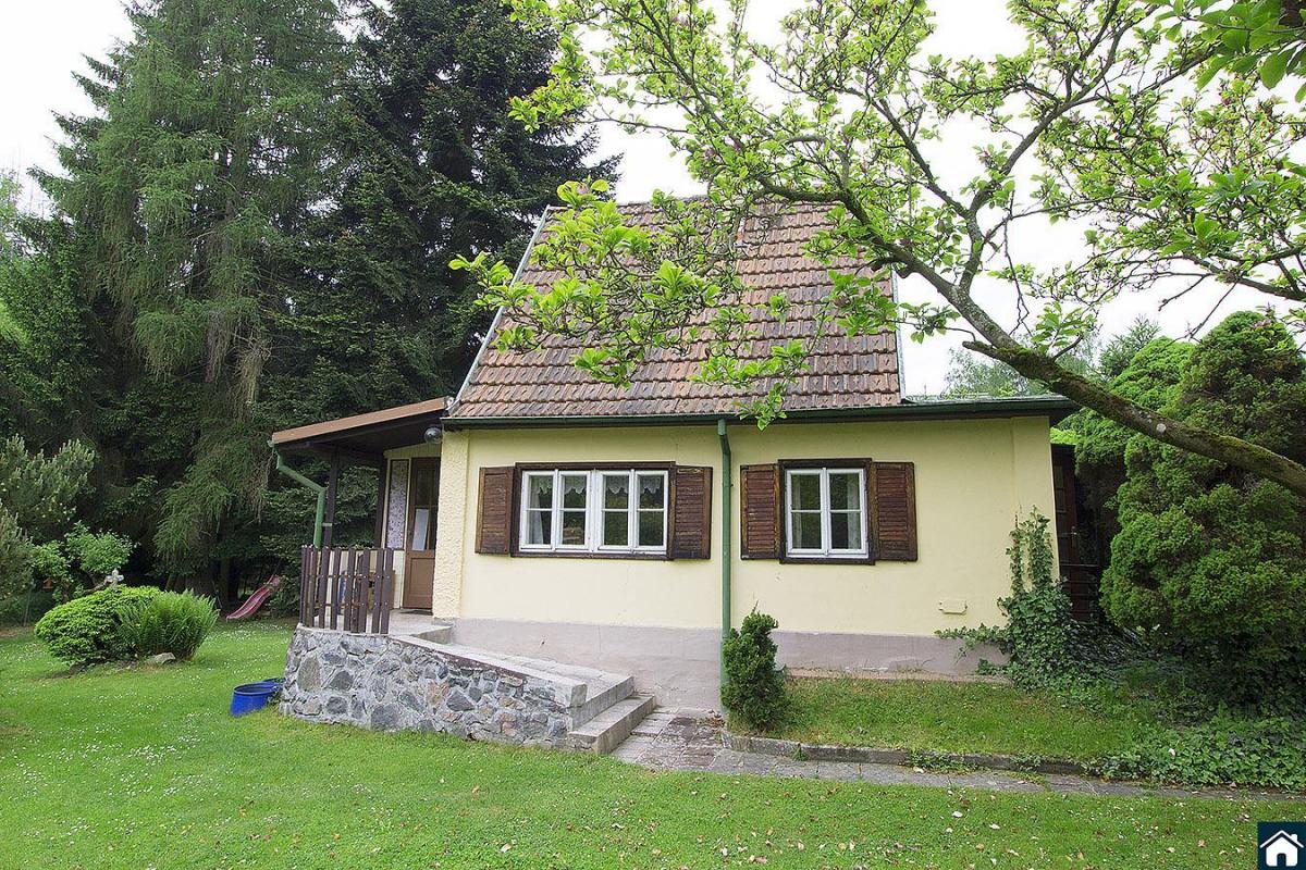 Chata na břehu řeky Sázavy, Hradové Střimelice