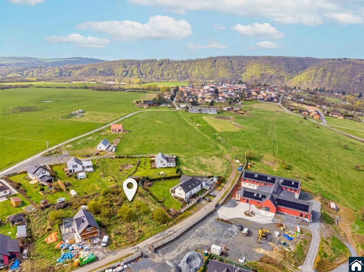 Prodej rovinatého stavebního pozemku v Újezdě nad Zbečnem 