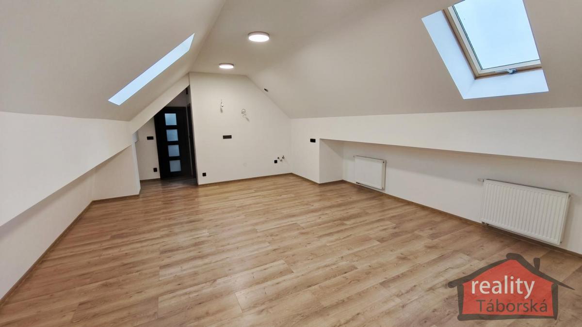18. Nový podkrovní byt 2+kk, 60,28 m2, Nupaky, Praha východ