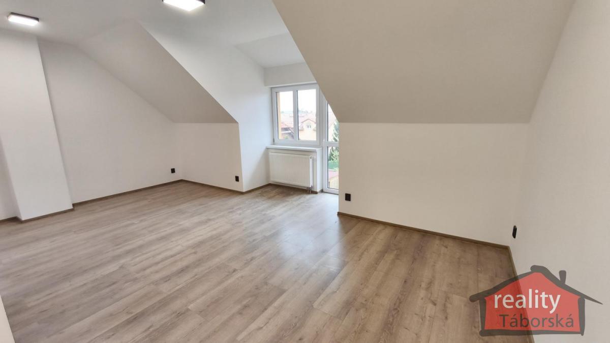 3. Nový byt 1+kk s balkonem, Nupaky, Praha východ