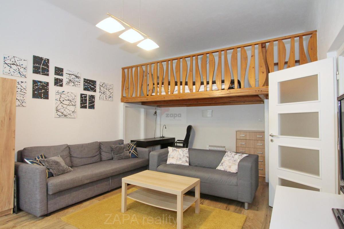 Pronájem bytu 2+kk 42 m2 s patrem na spaní, Praha 5 Smíchov, kompletně zařízeno 