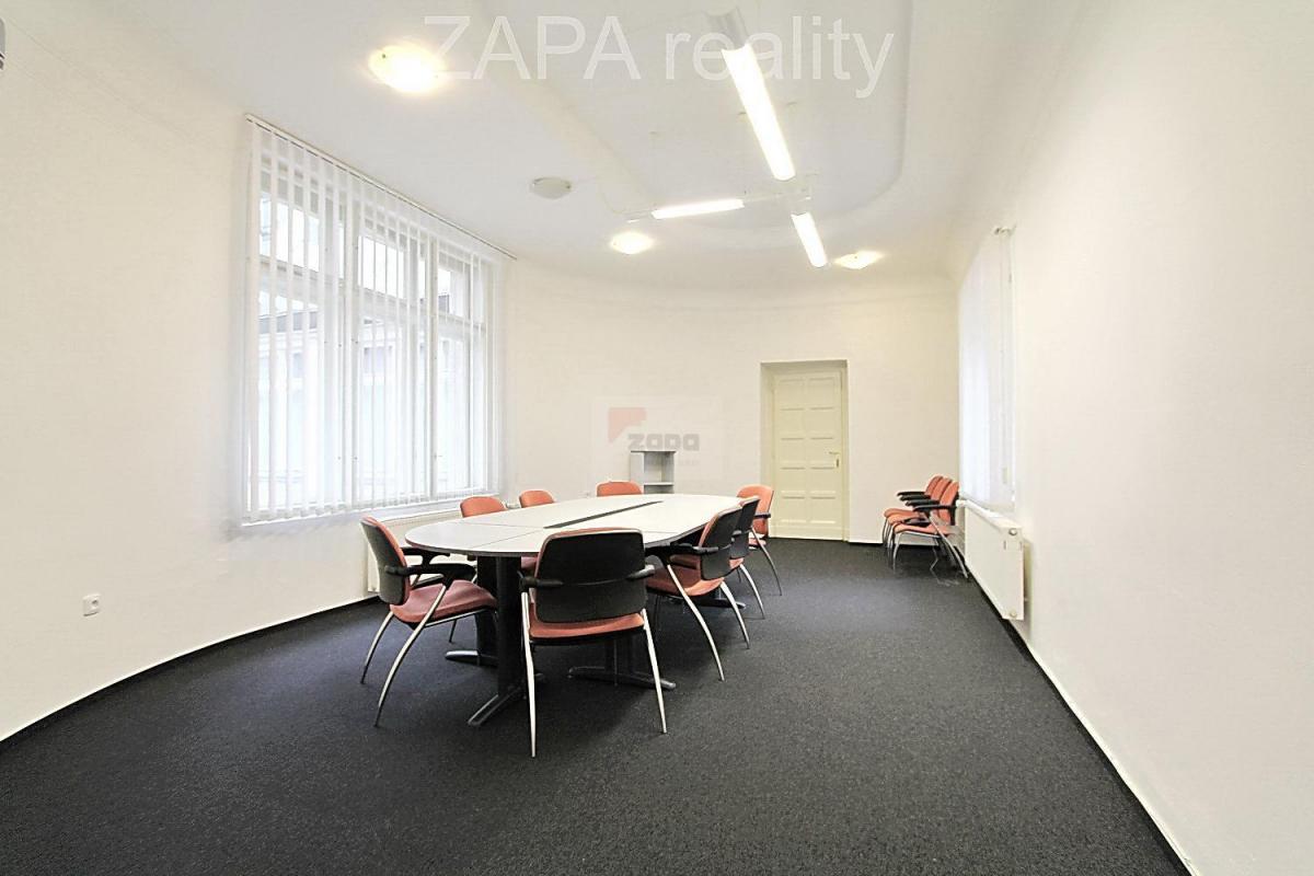 pronájem 2 kanceláře 65 m2 Praha 1 Národní ulice 2. patro cihla výtah bez provize