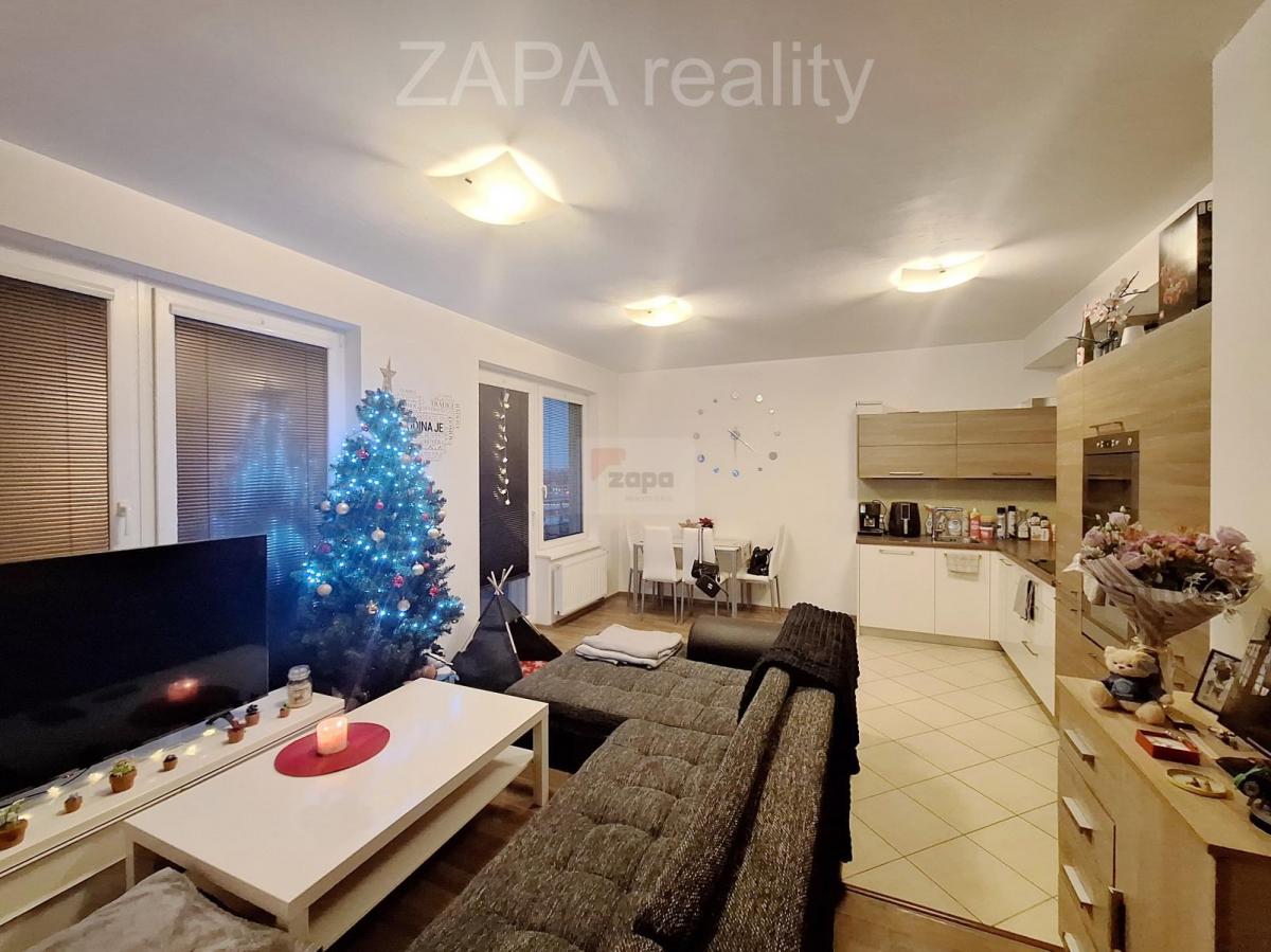 Pronájem 2+kk /B + sklep + garáž 62 m2 8 patro výtah Praha 9 Letňany