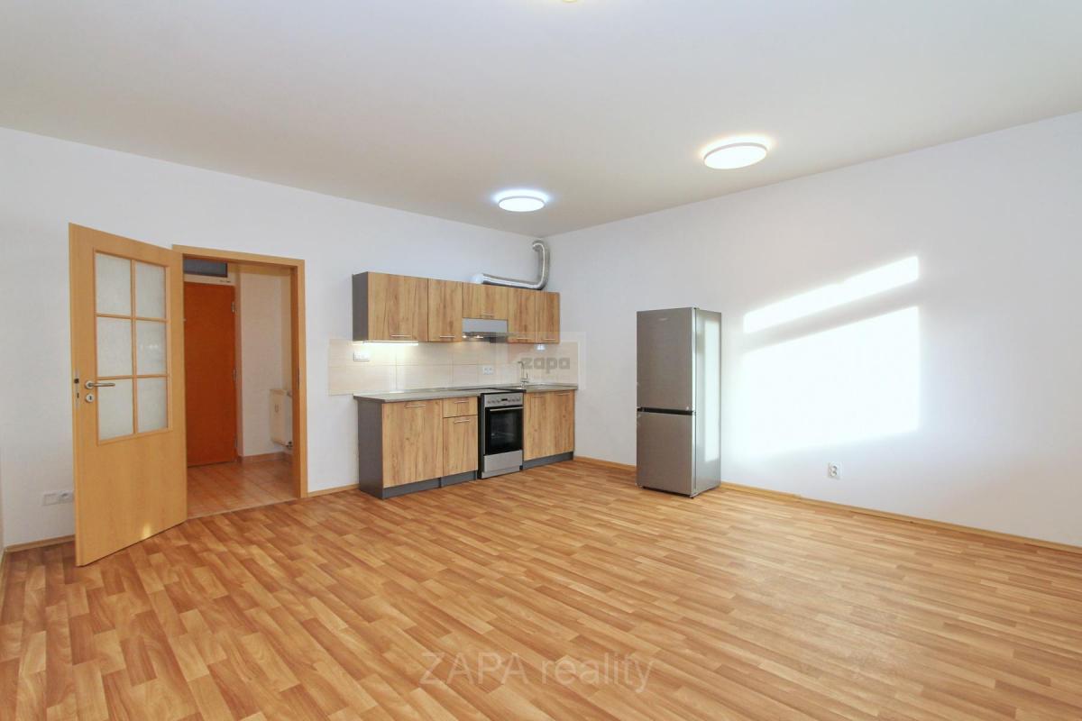 Pronájem světlého bytu 1+kk 31 m2 u Biotopu Lhotka, Praha 4 Kamýk, nezařízeno