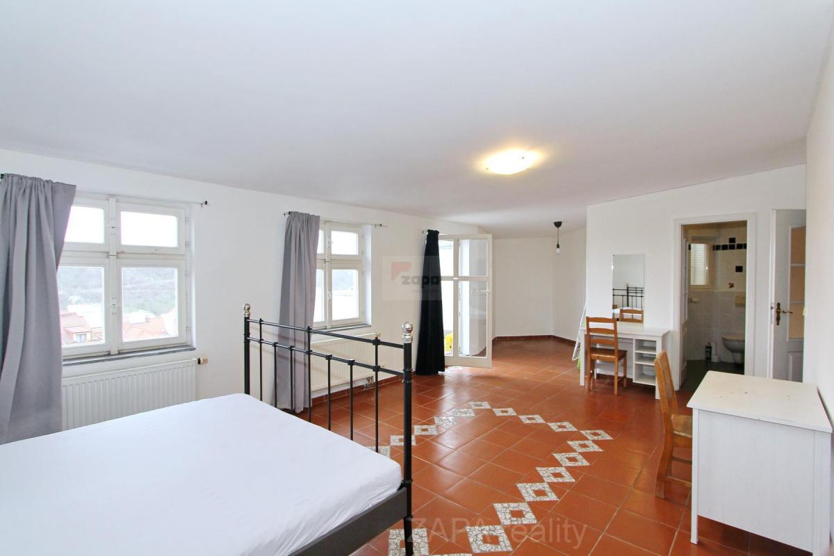 Pronájem pokoje 32 m2 s terasou 4 m2, Praha 3 Žižkov